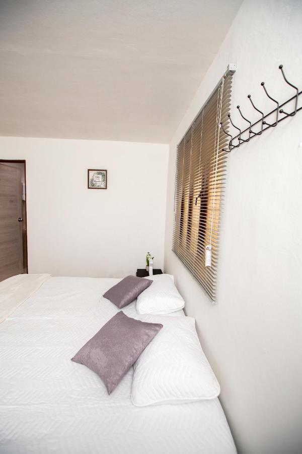 Komodo Alojamiento- Hostal Autoservicio, Ubicado Cerca Al Centro Historico - Bano Privado, Wifi , Cama 2X2 Y Agua Caliente Y Cocina Compartida Popayán Zewnętrze zdjęcie
