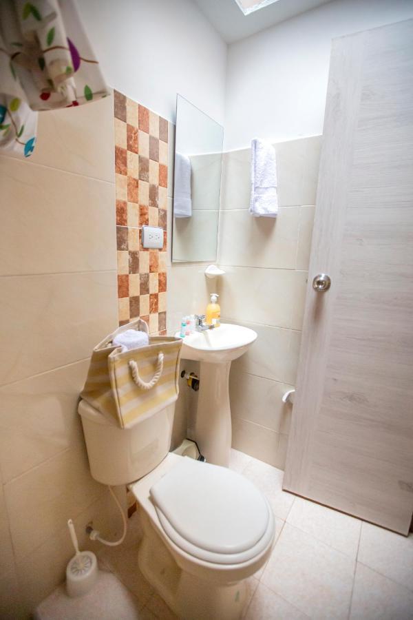 Komodo Alojamiento- Hostal Autoservicio, Ubicado Cerca Al Centro Historico - Bano Privado, Wifi , Cama 2X2 Y Agua Caliente Y Cocina Compartida Popayán Zewnętrze zdjęcie